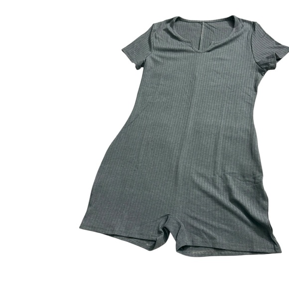 Gray Ribbed Short Sleeve Romper. Grey. Size L. New. - Picture 10 of 10